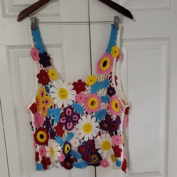 Le Lis Tops - Crochet Like Top Open Weave Size M/L See Measurements Tank Top